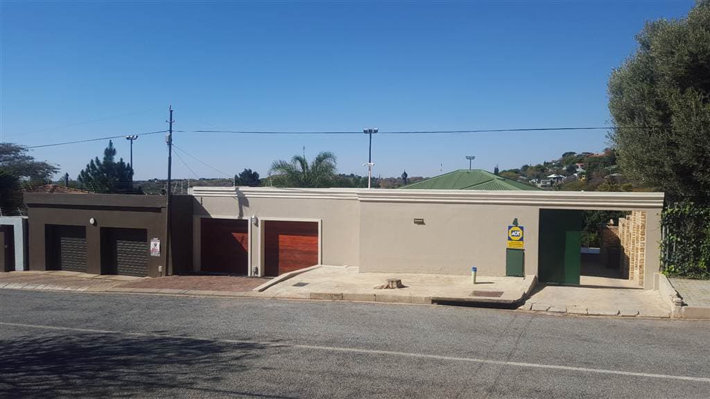 Rental: Three Bedroom Three Bathroom House In Westdene - Sakstons source image
