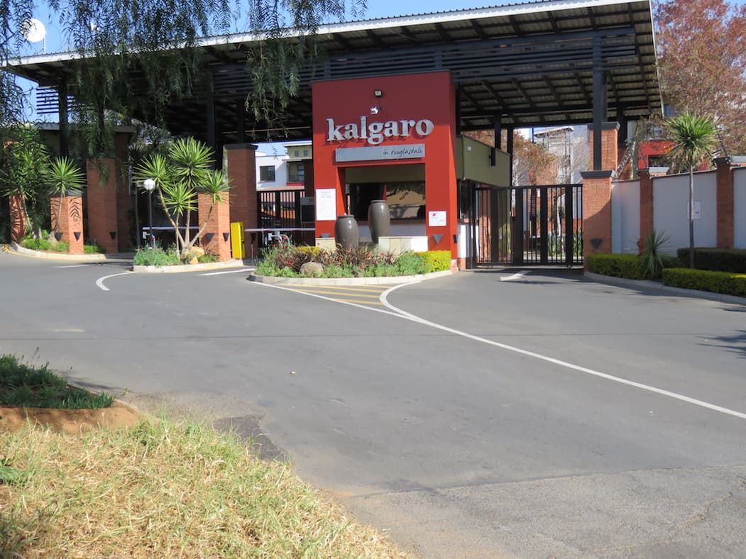 Kalgaro Estate – 2 Bed 1 Bath – Middle Floor Apartment - Sakstons source image
