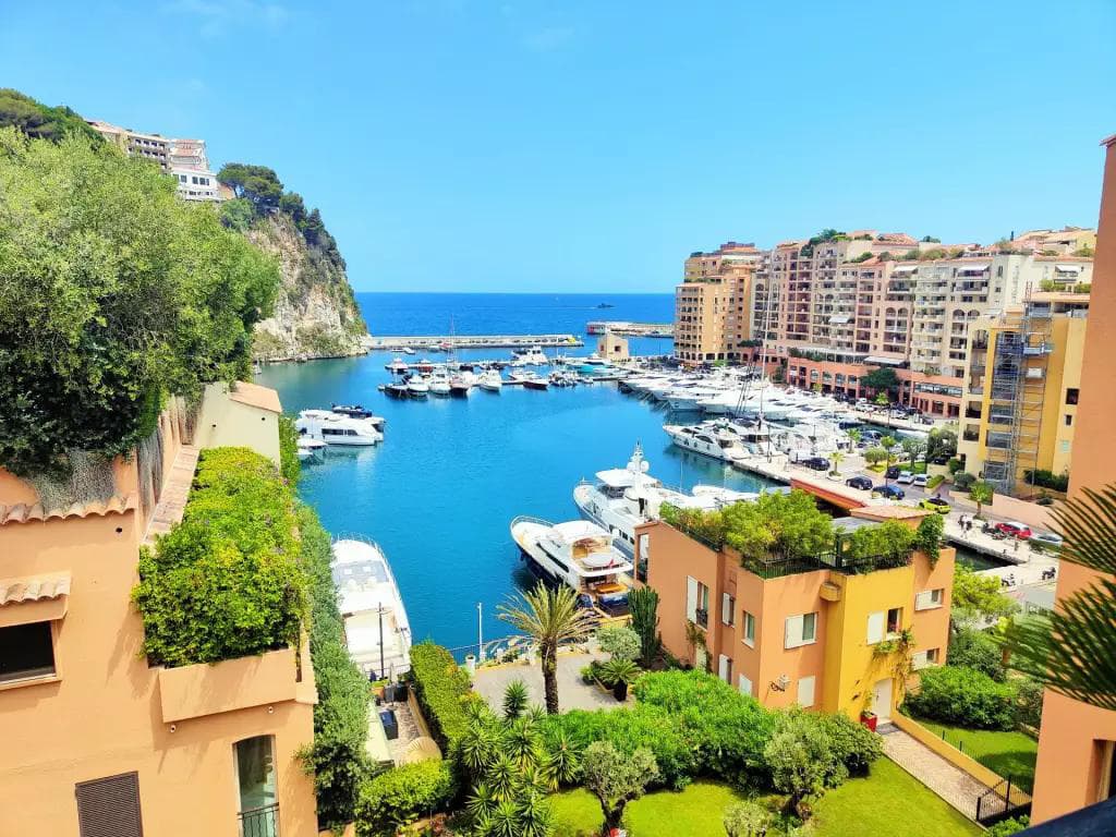 Luxury Living in Monaco: Superb Penthouse in Fontvieille with Panoramic Sea View - Sakstons source image
